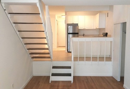 Primary Photo - 212 E 22nd St
