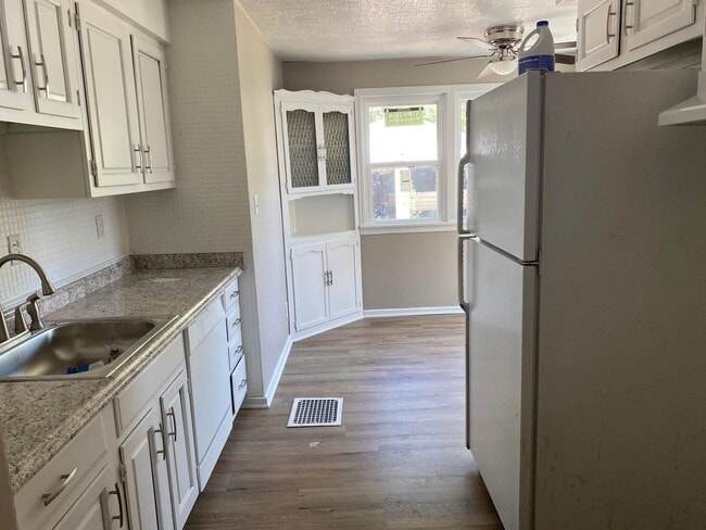 Building Photo - Cozy 3 bedroom 2 bathroom Home in Harvard ...