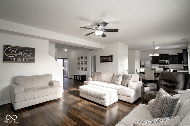 Foto del edificio - Spacious 4-Bedroom Home with Walk-In Closet & Community Pool in Greenwood
