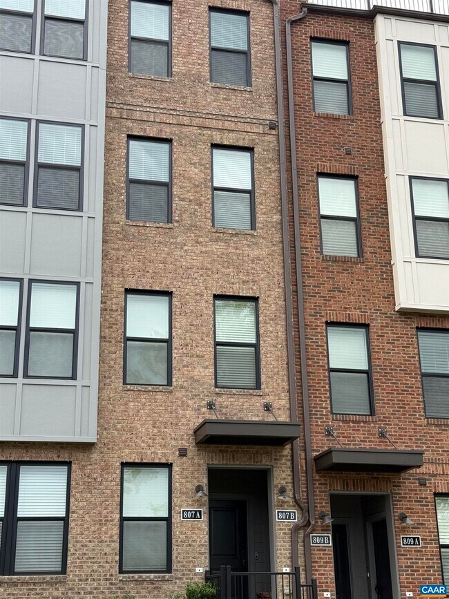 Foto del edificio - 807 Wesley Ln