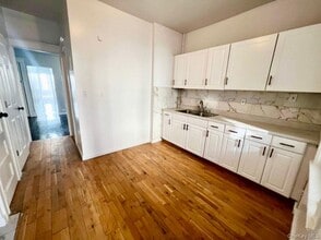 Building Photo - 44 Van Cortlandt Park Ave