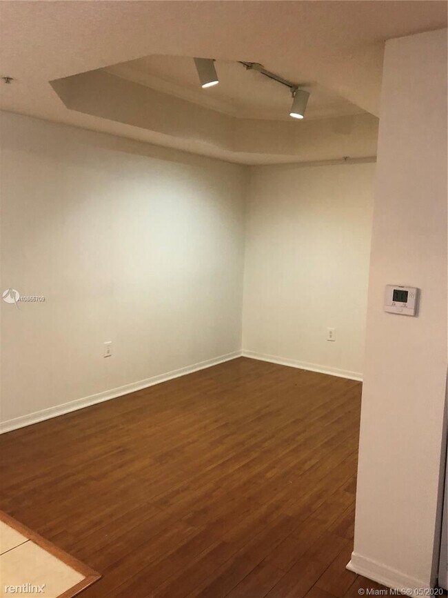 Building Photo - 3 br, 2 bath Condo - 12203 Pines Blvd