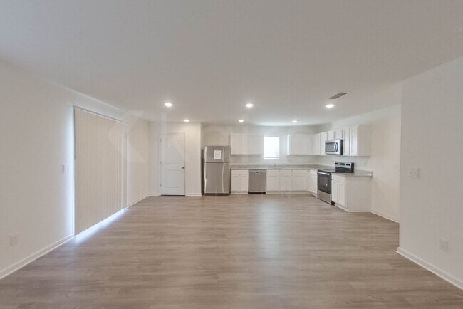 Building Photo - 103 Flat Rock Ml Trl