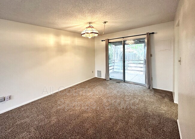 Building Photo - 2265 Montebello Dr W