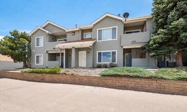 Building Photo - 905 S Zeno Way