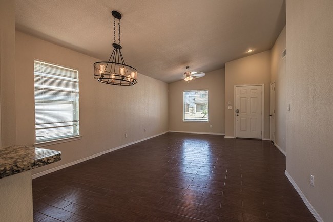 Foto del edificio - 3 br, 2 bath House - 14624 Friesian Trail