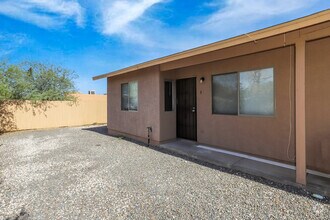 Building Photo - 2635 N Fontana Ave
