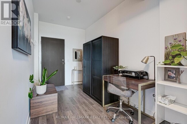 Building Photo - 1238 Dundas St E