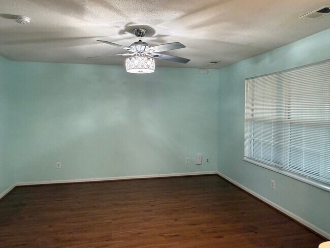 Foto del edificio - 6826 N Olive St