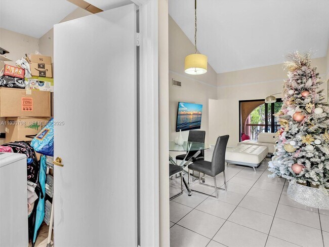 Foto del edificio - 10241 NW 9th St Cir