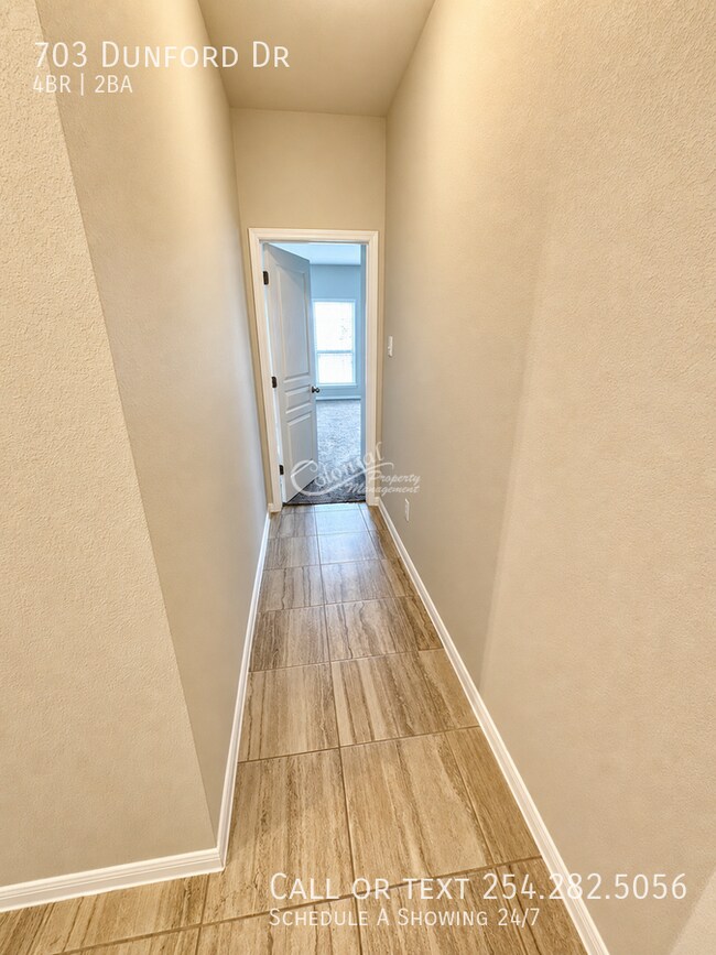 Building Photo - 703 Dunford Dr