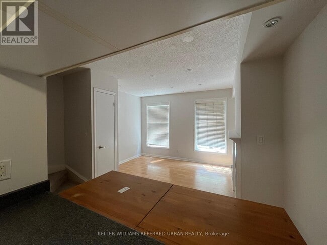 Building Photo - 3-103 Everson Dr