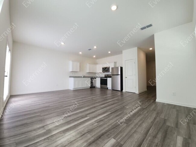 Building Photo - 3512 Condor Court SW
