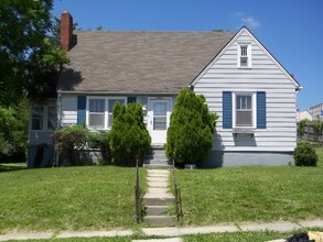 Building Photo - 1803 N Oak St