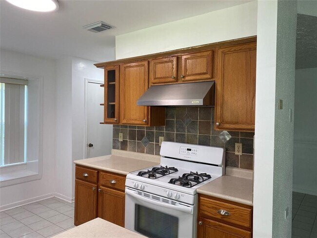 Building Photo - 16011 Pipers View Dr