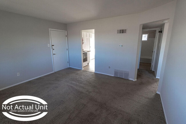 Building Photo - 2812 Leeway Dr