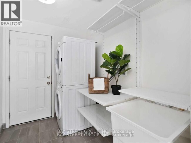 Building Photo - 3186 Mintwood Cir