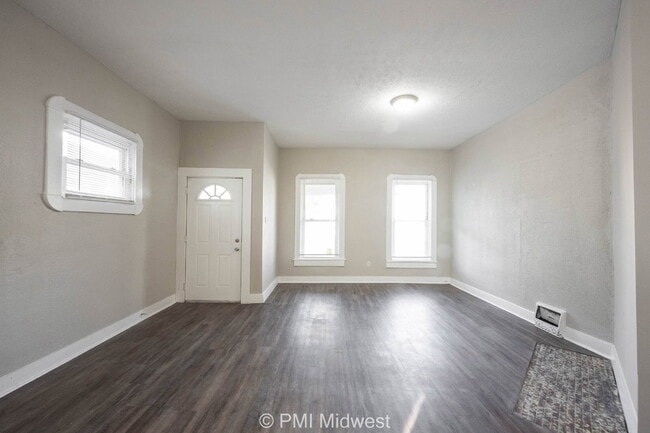 Building Photo - 101 N State Ave