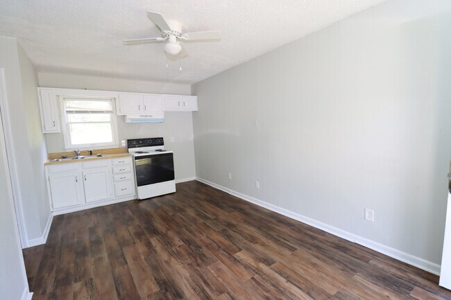 Building Photo - 2175 McCravy St
