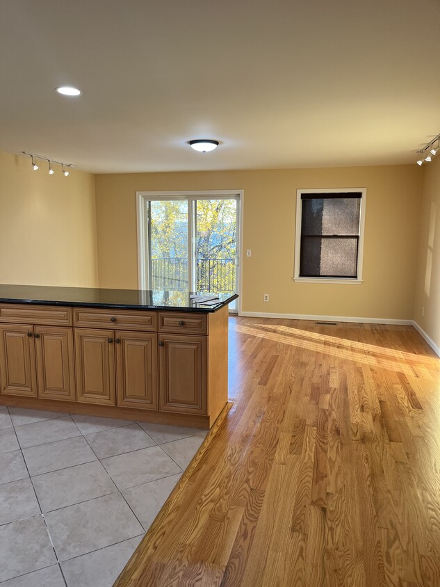 Large eat in kitchen - 323 Palisade Ave