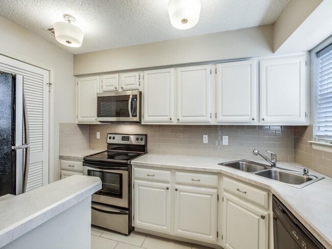 Building Photo - 1308 Memory Ln