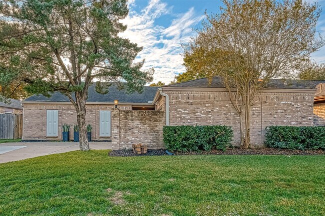 Building Photo - 11627 Briar Rose Dr