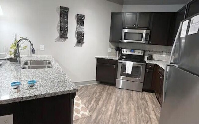 Foto del edificio - 700 Venue Wy