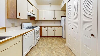 Building Photo - Gull Prairie/Gull Run Apartments and Townhomes