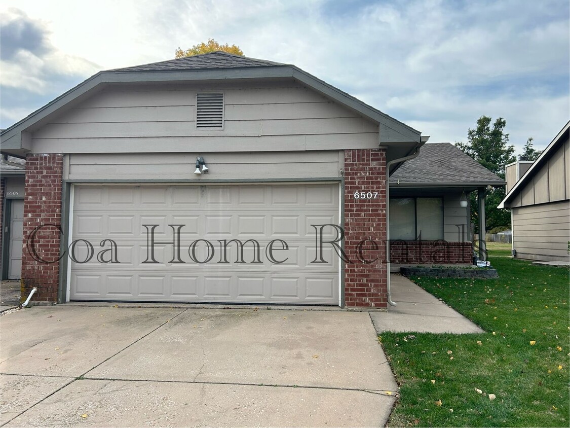 Foto principal - Duplex in Willowesque neighborhood