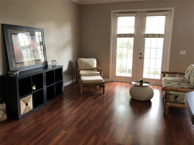 Building Photo - 656 Pinebranch Cir