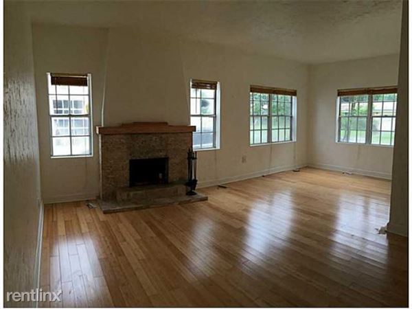 Building Photo - 525 Giralda Ave