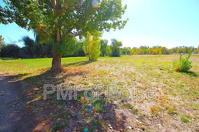 Foto del edificio - 85 S Linder Rd