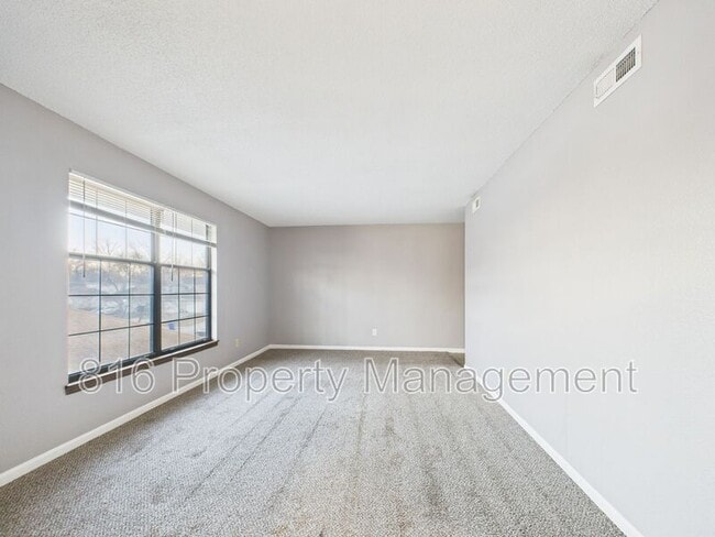 Foto del edificio - 1020 NE Lindsay Ave