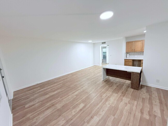 Building Photo - 296 Mansfield G