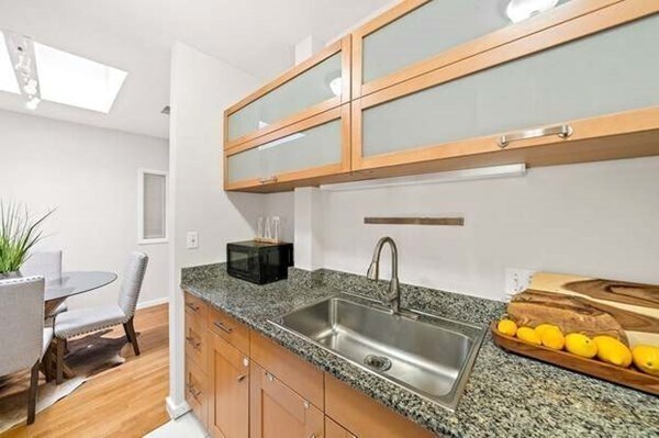 Building Photo - 217 Thorndike St
