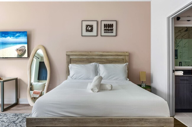 Building Photo - 617 N 12th St