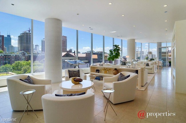 Foto del edificio - 30 W Oak St