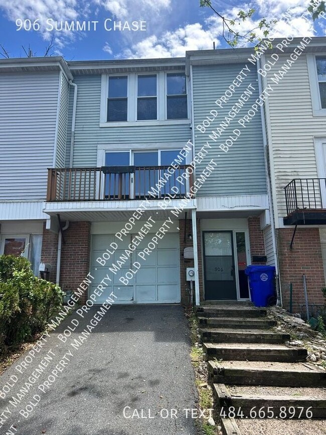 Photo - 906 Summit Chase Dr House
