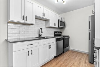 Building Photo - The Raphael - Beautifully Renovated!