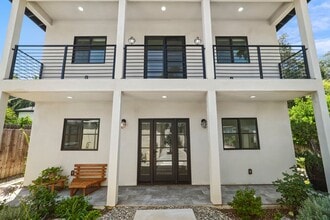 Building Photo - 720 W Altadena Dr