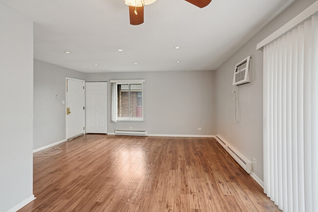 Building Photo - 15800 Terrace Dr