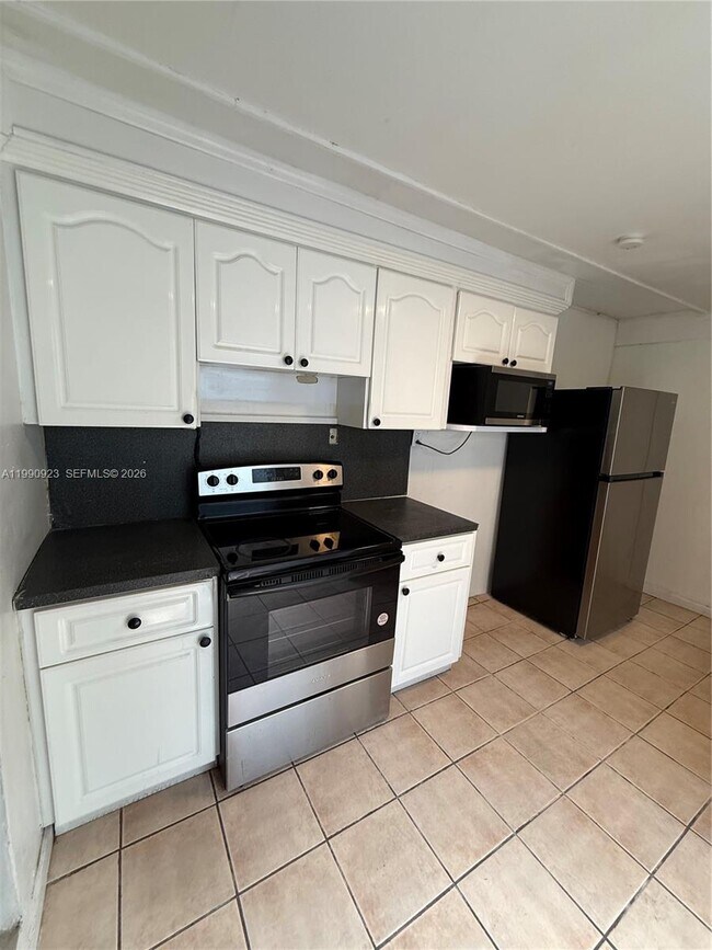 Foto del edificio - 1230 NW 180th Terrace