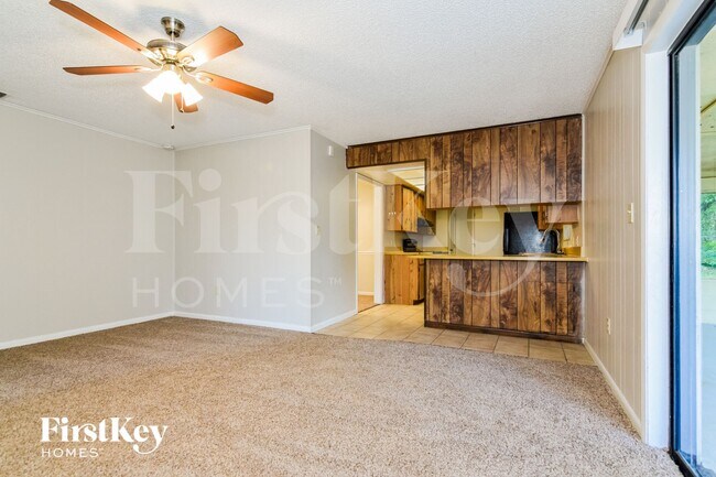 Foto del edificio - 5017 Kingswood Dr