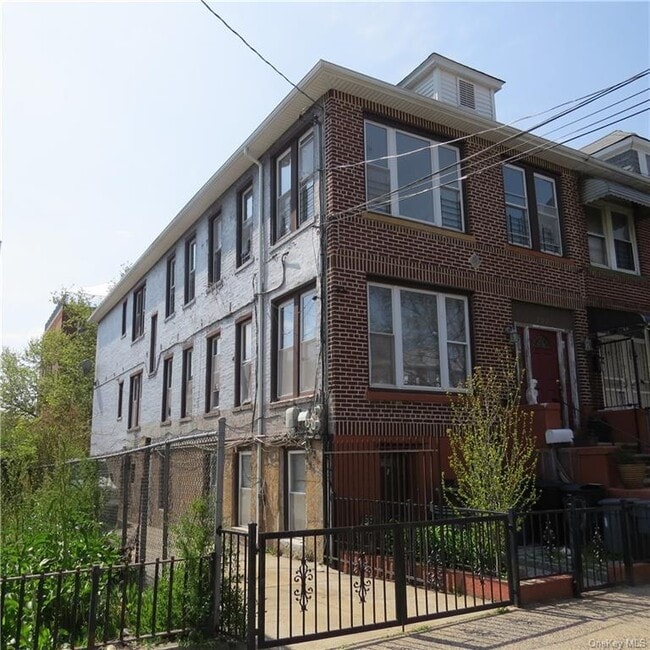 Building Photo - 727 Noble Ave