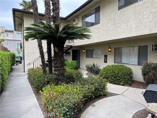 Building Photo - 10612 Parrot Ave