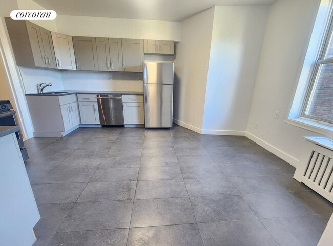 Building Photo - 3900 Greystone Ave