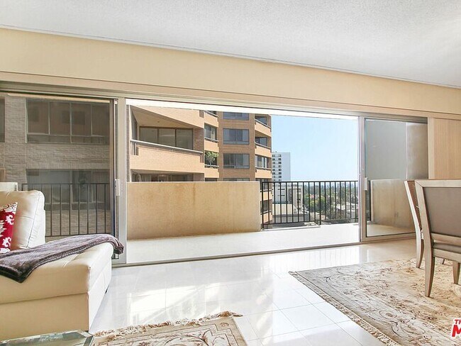 Building Photo - 10450 Wilshire Blvd