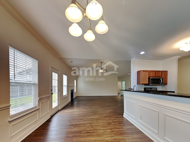 Building Photo - 107 Equinox Cir