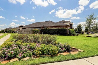 Building Photo - 15718 Whispering Green Dr