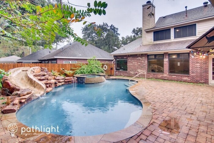 Foto del edificio - 4542 Windy Hollow Dr, Kingwood, TX, 77345